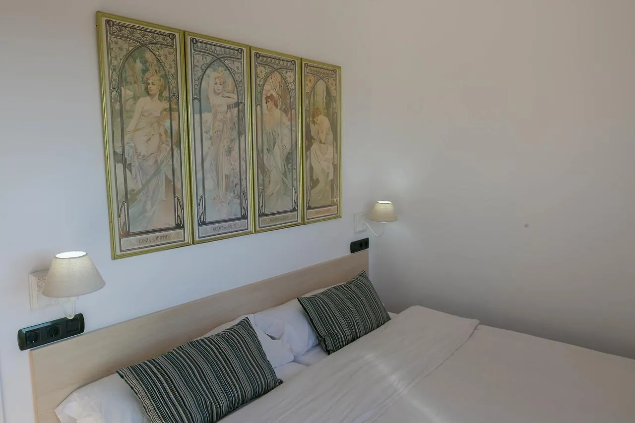 2 Bedroom Apartment Close To The Center Of Begur. Terrace And Panoramic Sea Views 巴古尔