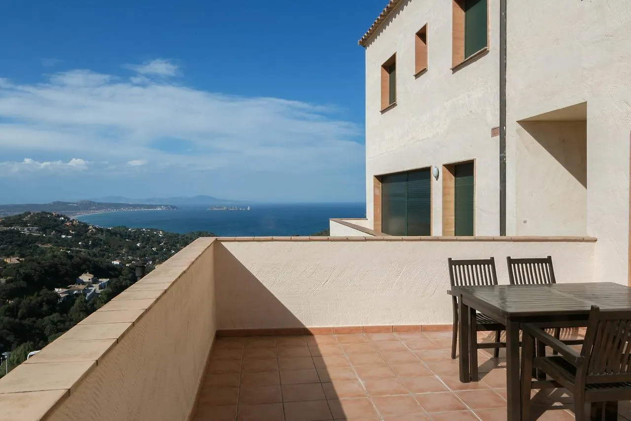 2 Bedroom Apartment Close To The Center Of Begur. Terrace And Panoramic Sea Views